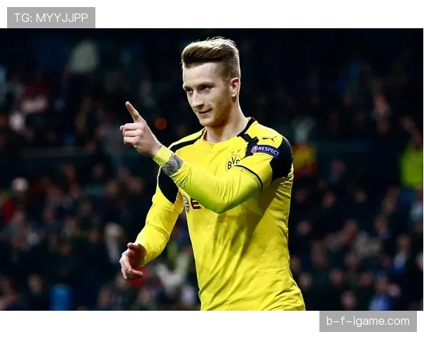 奥布拉克盛赞阿尔巴:更衣室领袖作用显著,助力球队凝聚力全面提升 奥布拉克盛赞阿尔巴:更衣室领袖作用显著,助力球队凝聚力全面提升