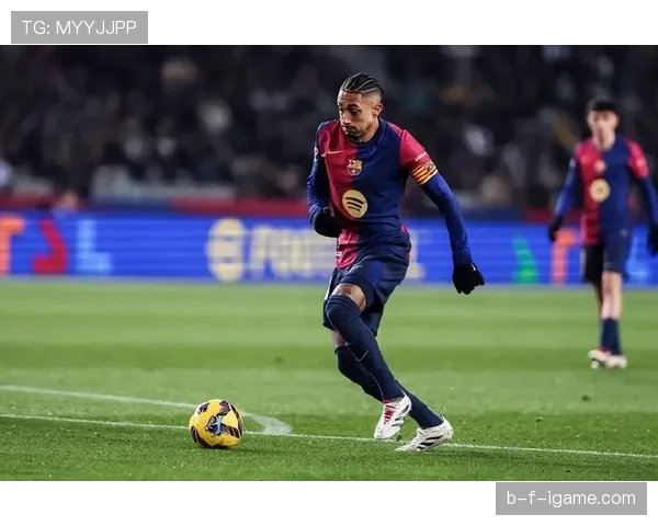 拉菲尼亚进攻创造力持续提升，本赛季表现稳健