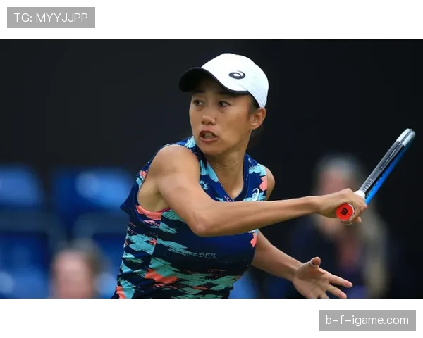 张帅训练完直接拎包去秀场，这姐是把网球当副业吧